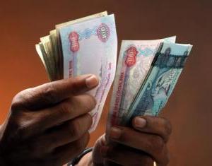Какую валюту брать в ОАЭ